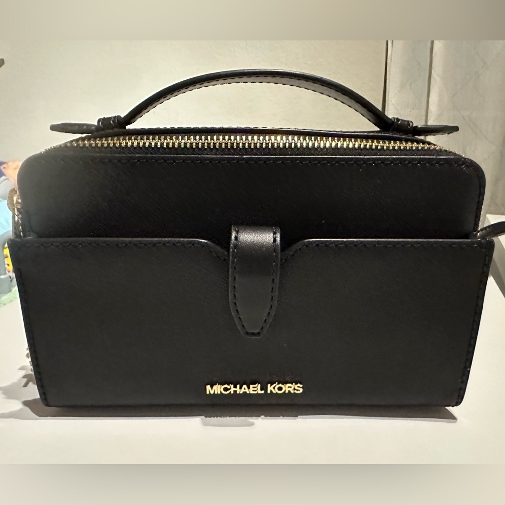 Michael Kors Jet Set Medium Saffiano Leather Smartphone Double-Zip Crossbody Bag
